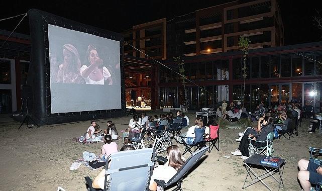 Pancar Deposu'nda açık havada sinema keyfi