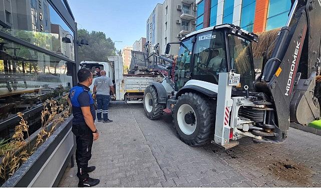 Bayraklı'da kaldırım işgallerine geçit yok