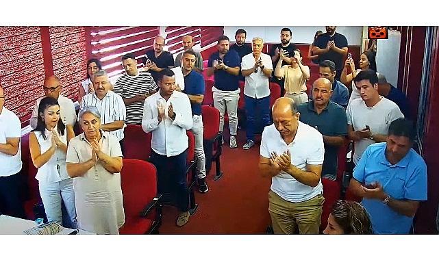 Belediye Meclisinde dayanışma mesajı: Ayakta alkışlandılar Belediye Meclisinde dayanışma mesajı: Ayakta alkışlandılar