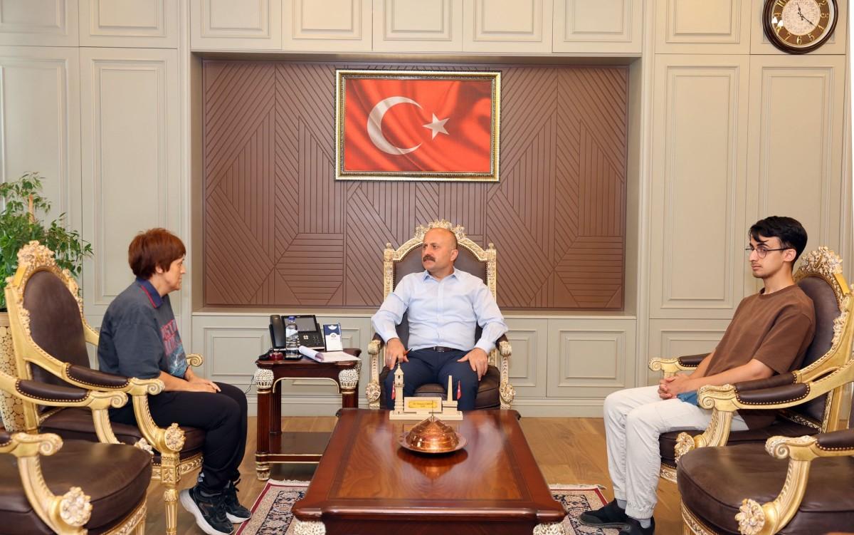 Vali Varol’dan Gönül Köprüsü: Halk Buluşmalarıyla Çözüm Odaklı Hizmet Vali Varol’dan Gönül Köprüsü: Halk Buluşmalarıyla Çözüm Odaklı Hizmet