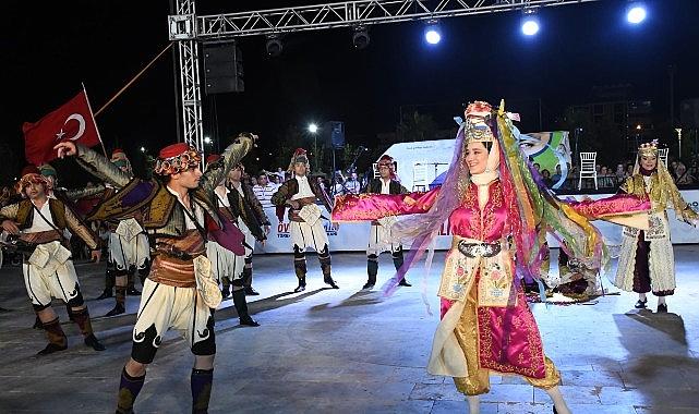 8 Ülke Torbalı'da Buluştu: Halk Dansları Geceye Damga Vurdu 8 Ülke Torbalı'da Buluştu: Halk Dansları Geceye Damga Vurdu