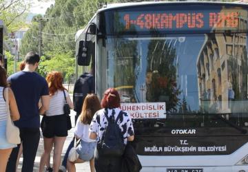 Büyükşehir’den Öğrencilere Ulaşımda Tam Destek
