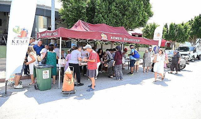 Kemer Belediyesi'nden aşure ikramı