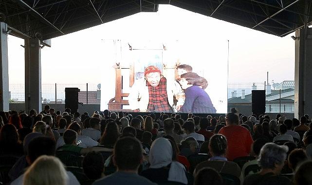 Çankaya'da Açık Hava Sinema Keyfi Neşeli Günler ile Başladı Çankaya'da Açık Hava Sinema Keyfi Neşeli Günler ile Başladı