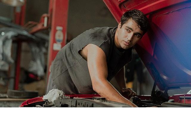Mert Ramazan Demir'in Başrolünde Yer Aldığı Metruk Adam 22 Ağustos'ta Netflix'te