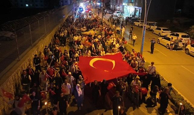 Gölcük, 15 Temmuz Destanı İçin Yine Dimdik Ayakta Gölcük, 15 Temmuz Destanı İçin Yine Dimdik Ayakta