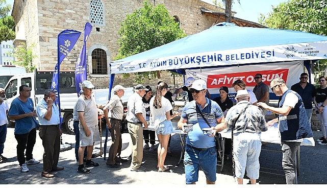 Aydın Büyükşehir Belediyesi'nden Vatandaşlara Aşure İkramı Aydın Büyükşehir Belediyesi'nden Vatandaşlara Aşure İkramı