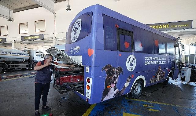 Üsküdar Belediyesi, İzmir'deki yangına müdahaleye destek amacıyla bölgeye gitti.