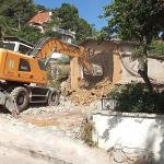 Tehlike saçan metruk binalar yıkıldı