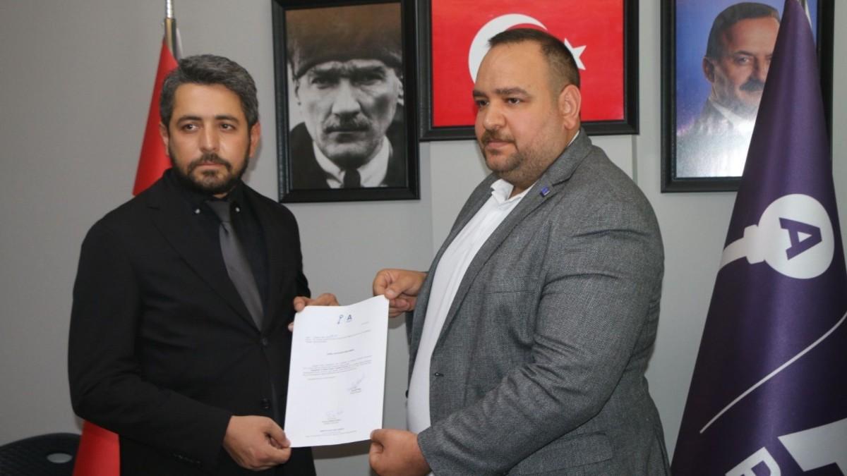 Anahtar Parti Besni İlçe Başkanlığı'na Ahmet Tevfik Dayan atandı - Videolu Haber Anahtar Parti Besni İlçe Başkanlığı'na Ahmet Tevfik Dayan atandı - Videolu Haber