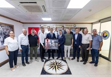 Başkan Tugay, Menemen'de oda başkanları ile görüştü