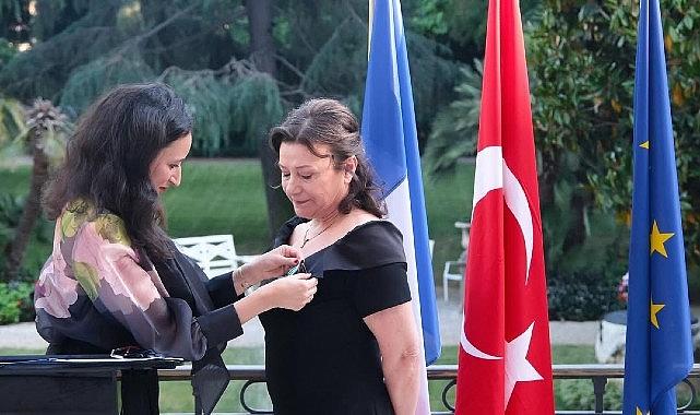 Doç. Dr. Leman Figen Yılmaz'a Fransa'dan Sanat ve Edebiyat Şövalyesi Nişanı