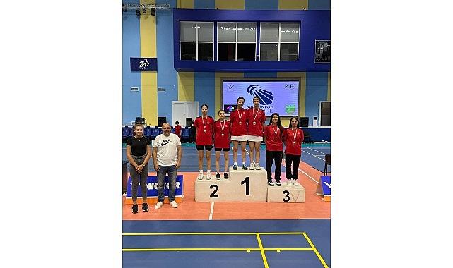 Osmangazili badmintonculardan gururlandıran başarı Osmangazili badmintonculardan gururlandıran başarı