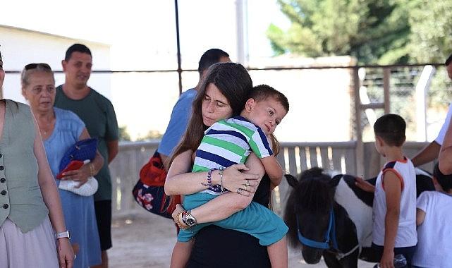 Başkan Denizli özel gereksinimli çocuklarla at çiftliği gezisinde buluştu Başkan Denizli özel gereksinimli çocuklarla at çiftliği gezisinde buluştu