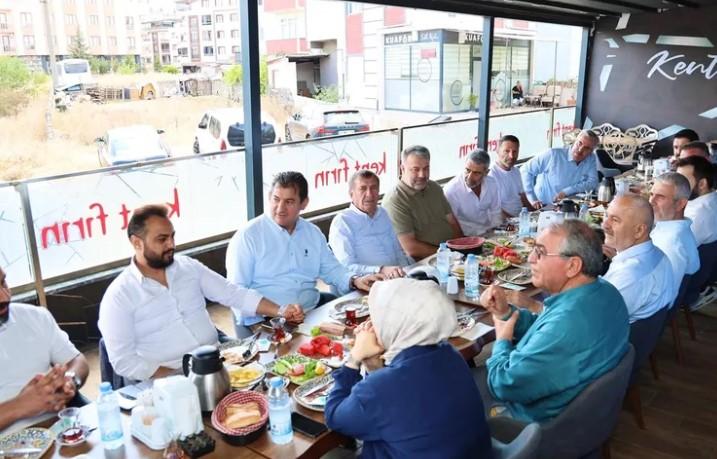 Büyükgöz, Barış Mahallesi Esnafıyla Bir Araya Geldi Büyükgöz, Barış Mahallesi Esnafıyla Bir Araya Geldi