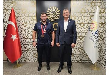 Gölcük Belediyespor pehlivanı Abdulrefik Öner başpehlivan oldu