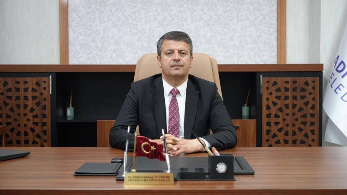 Tutdere'nin ifadesi: 'Deprem şehrinin belediye başkanıyım, halkıma hizmet edebilmem için evde durmamam gerekiyor' Tutdere'nin ifadesi: 'Deprem şehrinin belediye başkanıyım, halkıma hizmet edebilmem için evde durmamam gerekiyor'