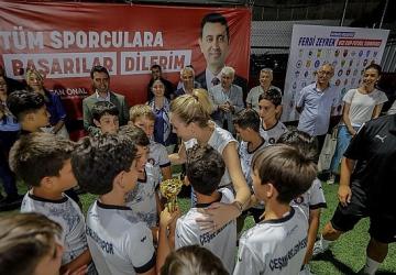 Bayraklı'da anlamlı turnuva 'Ferdi Zeyrek' U-12 Cup'ta şampiyon çocuklar!