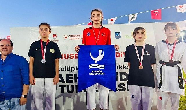 Aliağa'nın Minik Şampiyonları Manisa'dan Zaferle Döndü Aliağa'nın Minik Şampiyonları Manisa'dan Zaferle Döndü