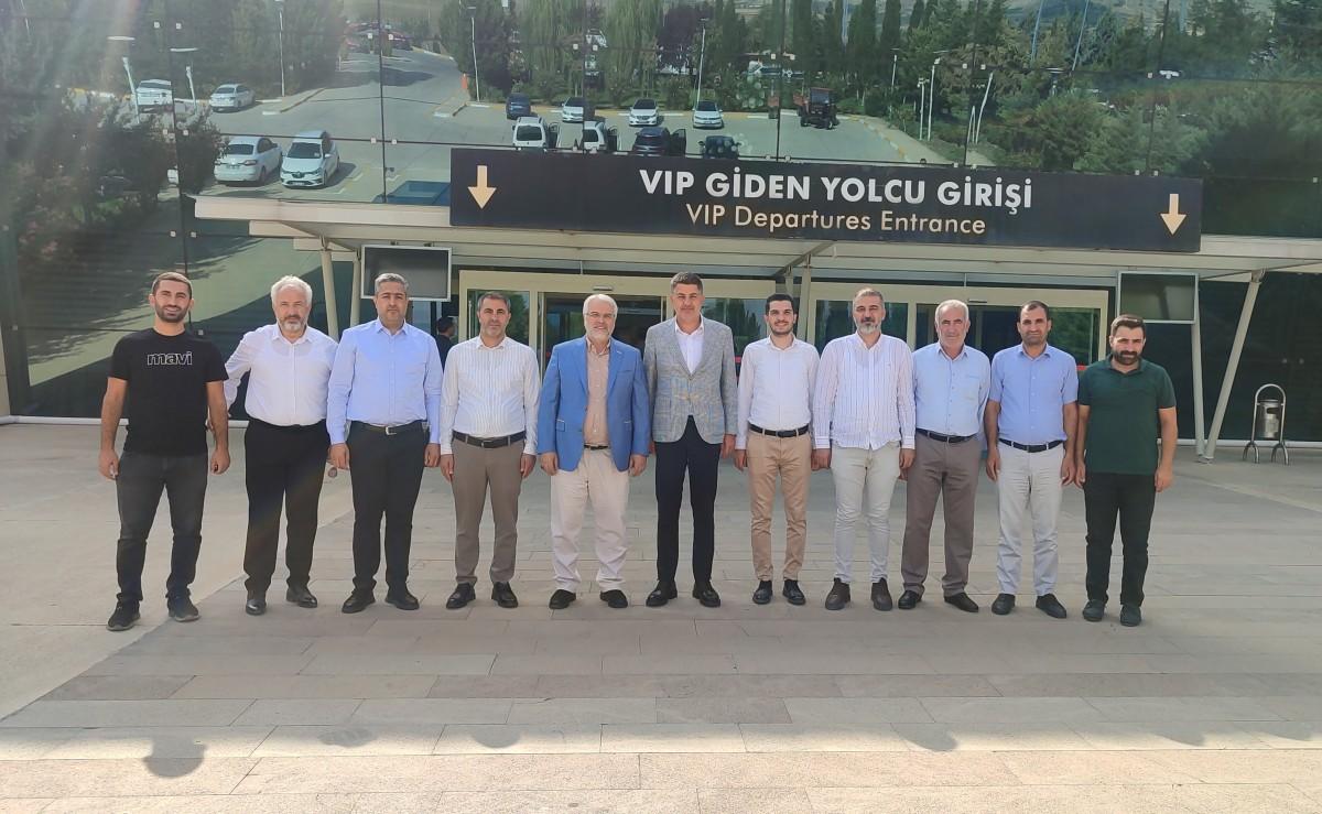 Milletvekili Doç Dr. İshak Şan, Adıyaman Havalimanı'nda karşılandı Milletvekili Doç Dr. İshak Şan, Adıyaman Havalimanı'nda karşılandı