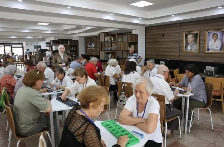 Eskişehir’de Yaşlılara Moral ve Destek Ziyareti Eskişehir’de Yaşlılara Moral ve Destek Ziyareti