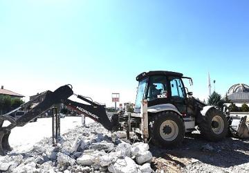 Şehir Mezarlığı Yanındaki Görüntü ve Çevre Kirliliği Gideriliyor