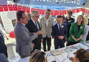 Gölcük'te Sağlık Sokağına Yoğun İlgi