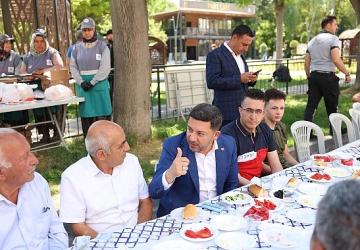 Başkan Arı, Esnafıyla Vatandaşıyla Her Gün Bir Arada