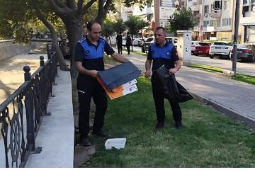 Gemlik'te İzinsiz Afişlere Zabıta Müdahalesi