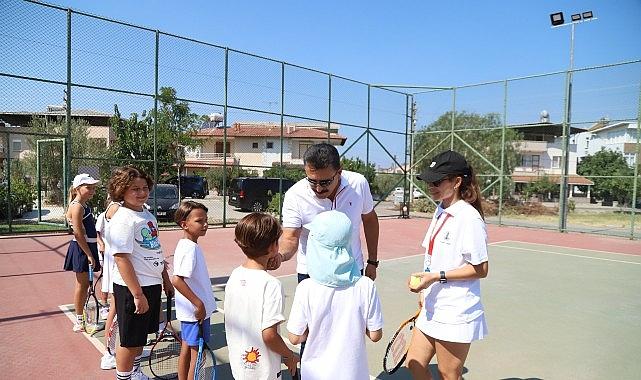 Dikili'de çocuklar tenis ile buluşuyor Dikili'de çocuklar tenis ile buluşuyor