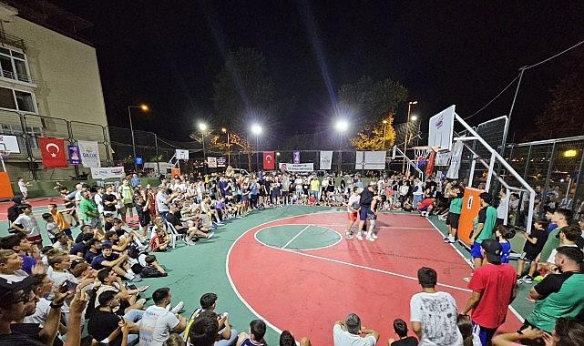 Rekor Katılımlı Sokak Basketbolu Turnuvası Sona Erdi Rekor Katılımlı Sokak Basketbolu Turnuvası Sona Erdi