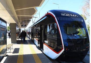 Büyükşehir'e ait toplu ulaşım araçları