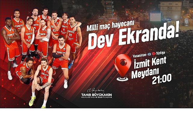 Milli maç Kent Meydanı'nda dev ekranda