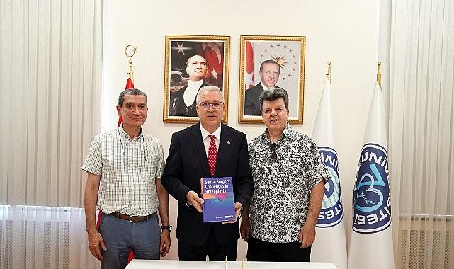 Prof. Dr. Apaydın'ın yeni kitabı burun cerrahisinde referans niteliği taşıyor