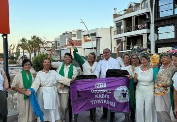 Karaburun'da 3 Günlük Tiyatro Şöleni