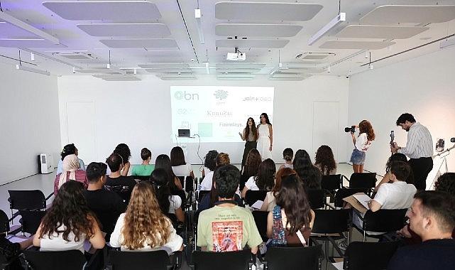 Lâl Denizli, KonuŞu Eğitim Programı'nın açılışında gençlerle buluştu