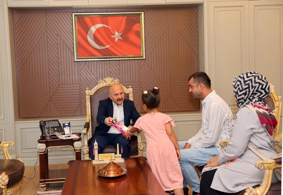 Vali Dr. Osman Varol, Halk Buluşmalarında vatandaşları dinlemeye devam ediyor Vali Dr. Osman Varol, Halk Buluşmalarında vatandaşları dinlemeye devam ediyor