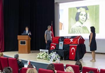 Başkan Tugay'dan hocası Emel Tümbay'a duygusal veda