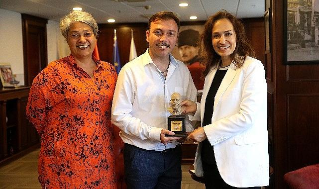 Karşıyaka Belediye Tiyatrosu'nda ödül gururu! Karşıyaka Belediye Tiyatrosu'nda ödül gururu!