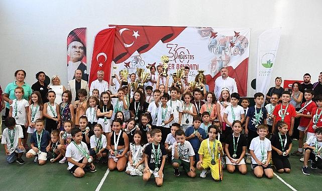 Minik raketlerin Osmangazi'de kupa heyecanı Minik raketlerin Osmangazi'de kupa heyecanı