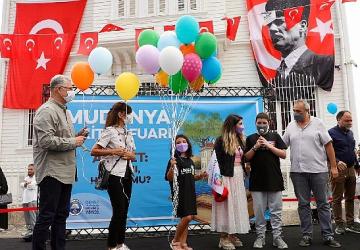 Mudanya Kitap Fuarı'nda balonlar demir için göğe yükseldi