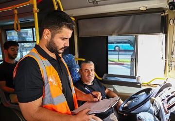 Büyükşehir'in toplu ulaşım araçlarındaki sıkı denetimleri devam ediyor