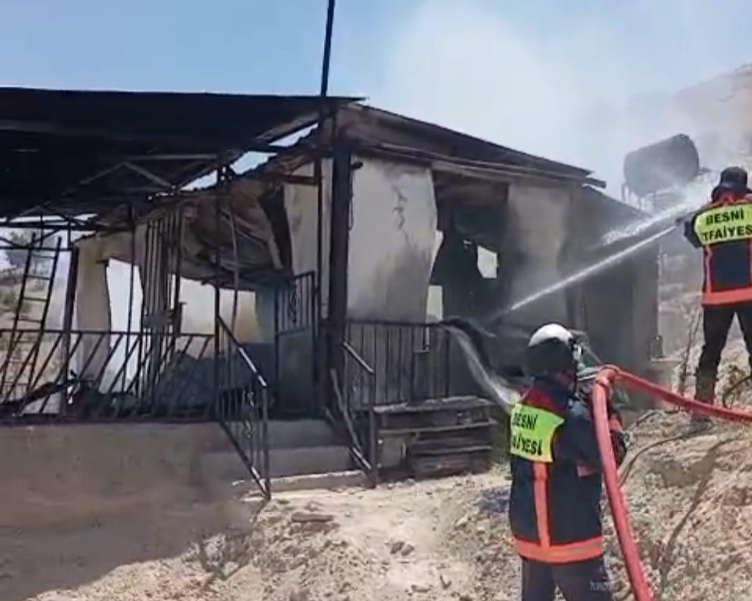 Bağ evinde korkutan yangın - Videolu Haber