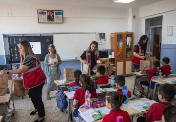 Bornova Belediyesi'nden Öğrencilere İlk Gün Desteği