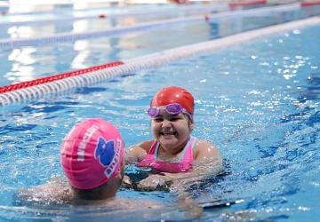 Buca'nın yıldızı Sporium yüzme kursları ile kapılarını açtı