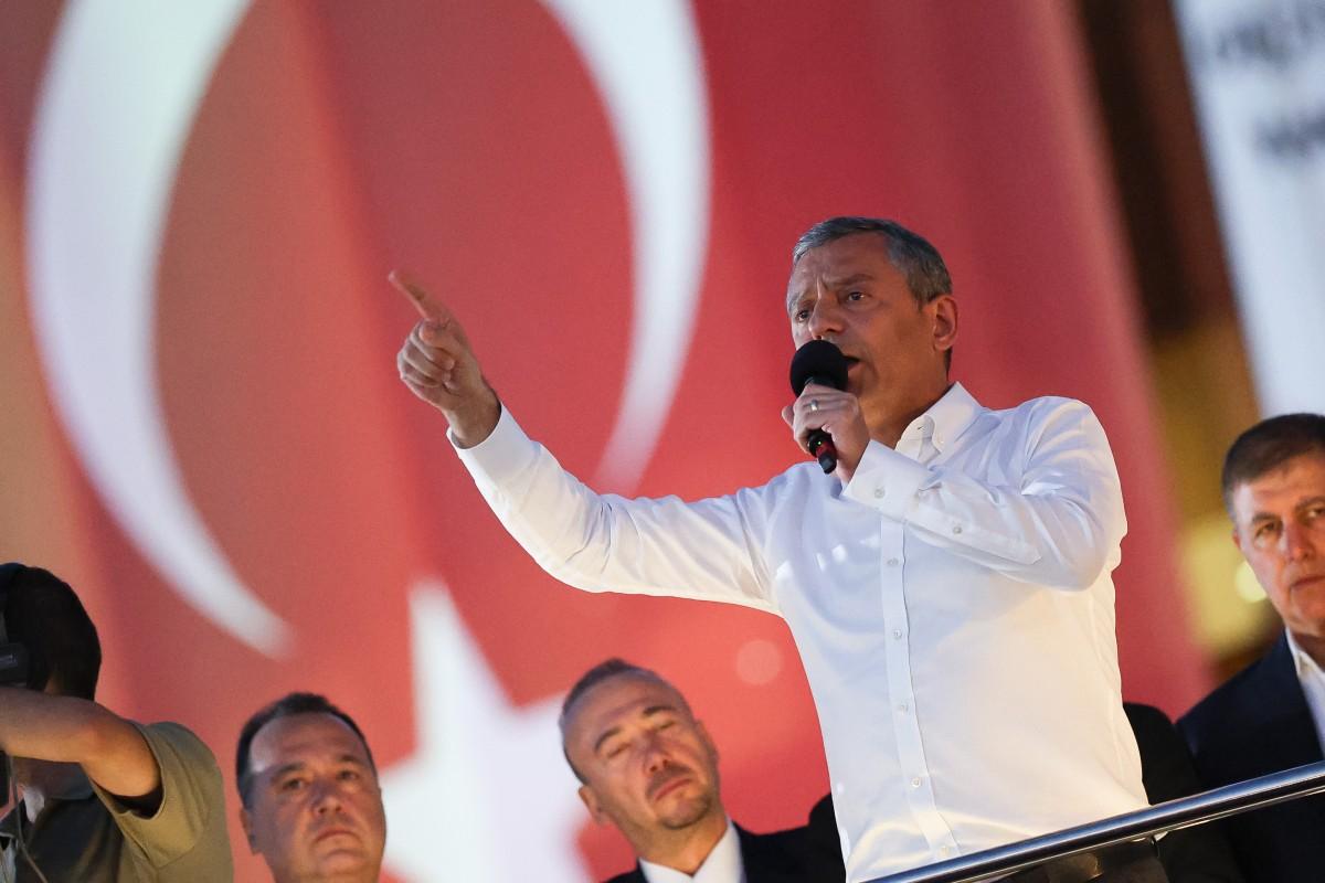 Özgür Özel: ‘Bahçeli’ye kumpas kurulduğunu düşünüyorum’ Özgür Özel: ‘Bahçeli’ye kumpas kurulduğunu düşünüyorum’