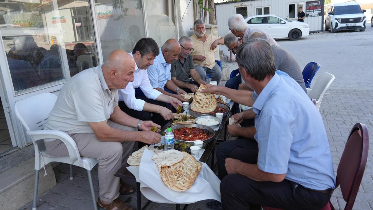 Belediye Başkanı Tutdere, Erdem Caddesi esnafıyla kahvaltıda bir araya geldi - Videolu Haber