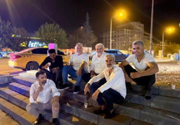 Başkan Kablan’dan esnafla kaldırım sohbeti