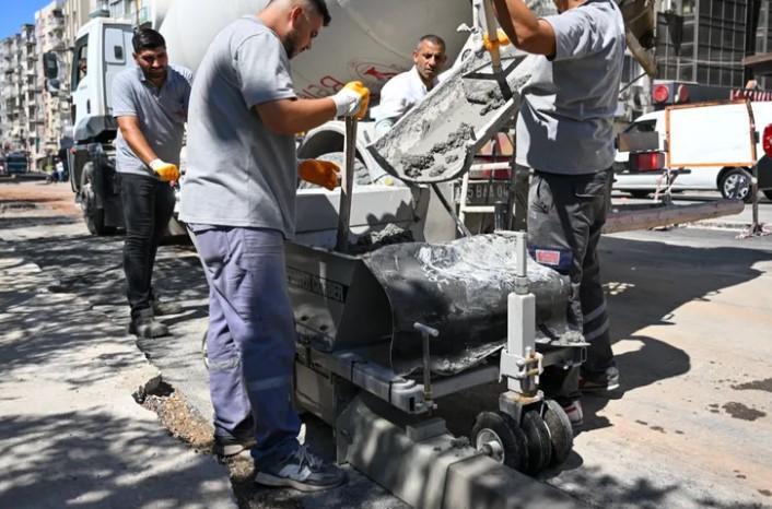 Bornova’da İzmir’de İlk Bordür Makinesi Kullanıldı