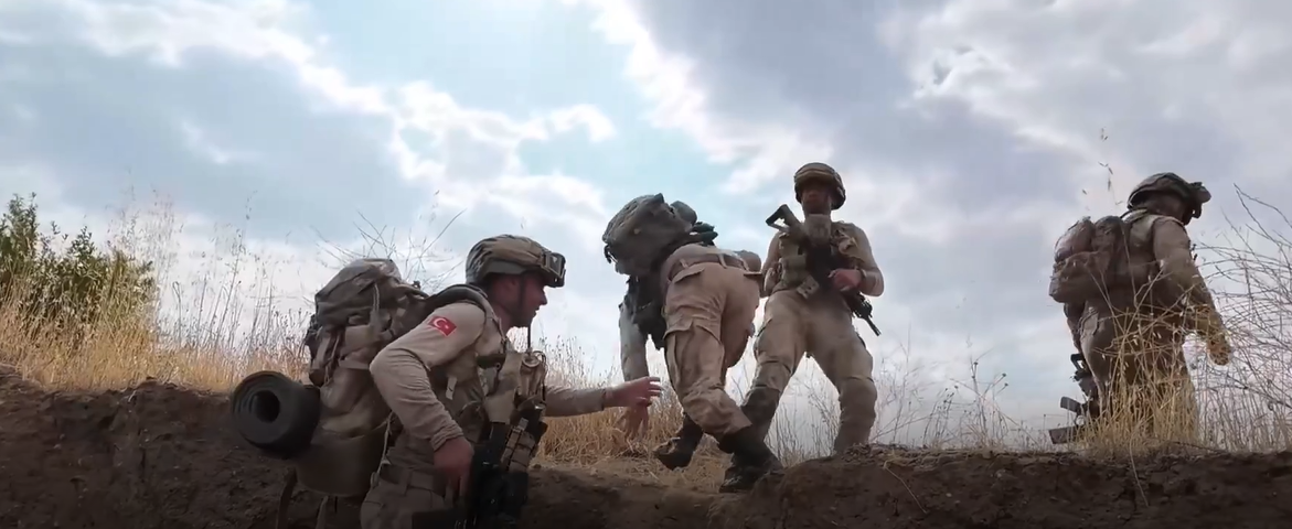 Diyarbakır’da zehir tacirlerine operasyon: 18 kişi tutuklandı, 269 kg esrar imha edildi - Videolu Haber Diyarbakır’da zehir tacirlerine operasyon: 18 kişi tutuklandı, 269 kg esrar imha edildi - Videolu Haber